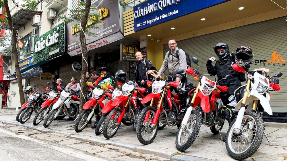 You can rent a motorbike for easy access to Train Street and other tourist destinations around Hanoi (Source: Internet)